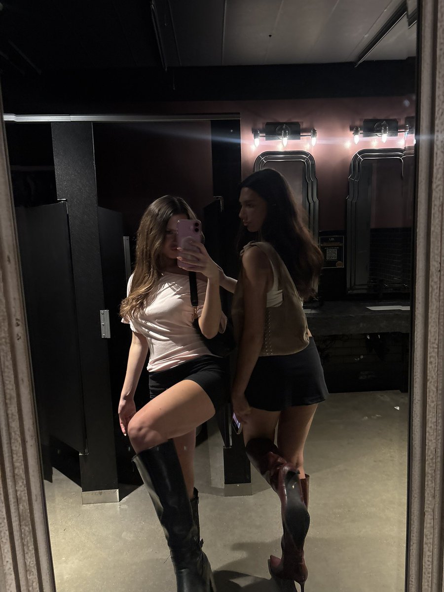 lilyluvrxx's tweet photo. Fun with @brattypaige_ last night funded by yall https://t.co/tI4nIOCzpN