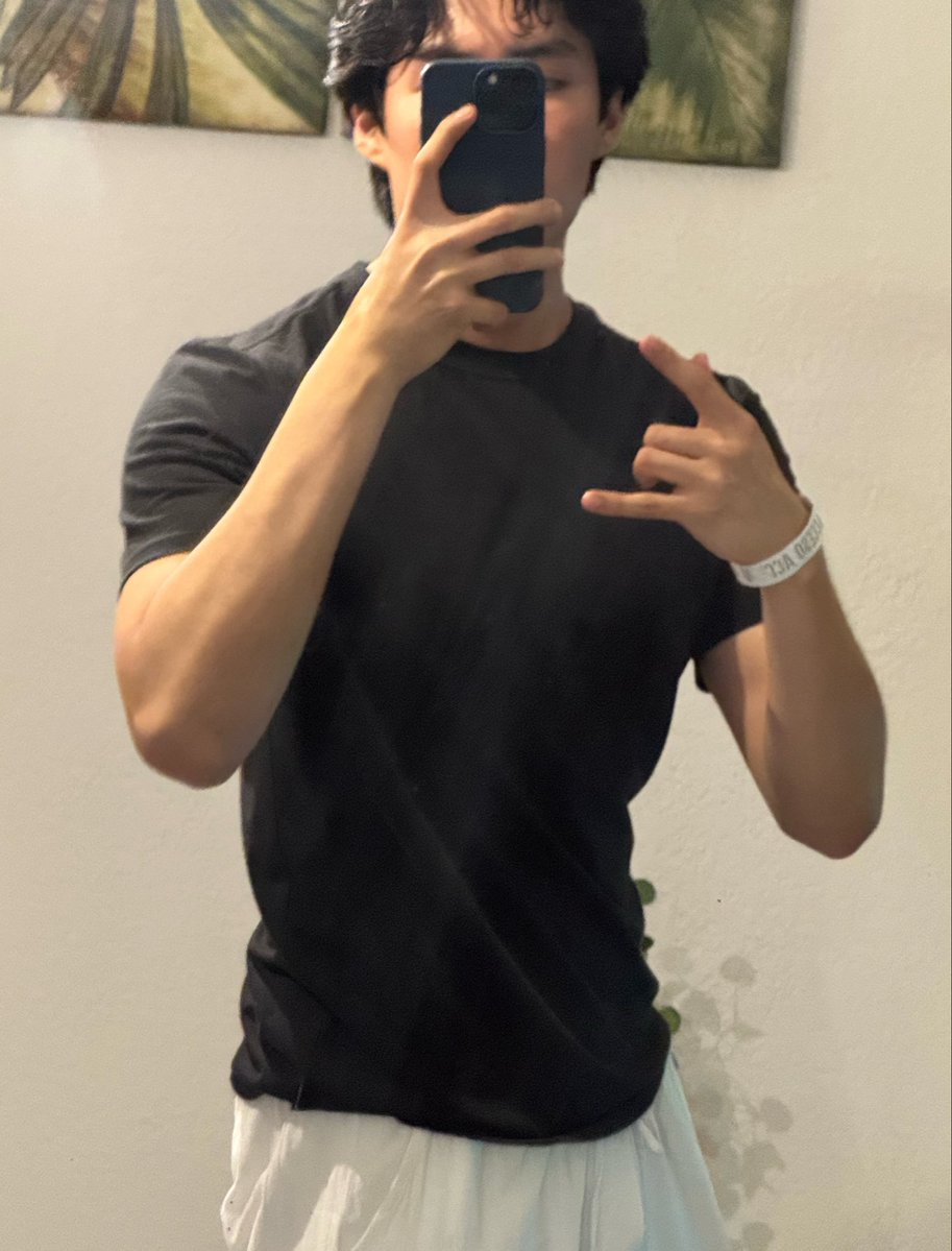 alexitotopp's tweet photo. Heteros? ⚔️DM https://t.co/rJZxfFzWio