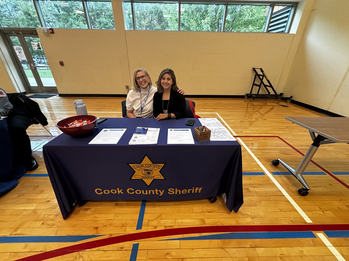 CookSheriffIL's tweet photo. Our Firearm Restraining Order (FRO) team was proud to participate in the Chicago Police Department's Office of Equity and Engagement LGBTQIA+ Resource Fair at the Jesse White Community Center! 🤝

We connected with over 60 attendees to share how an FRO acts as a vital tool to prevent gun violence and keep our communities safe.

💡 What is an FRO? It allows family members, household members, and law enforcement to work with courts to temporarily remove firearms from individuals who pose a significant risk of harm to themselves or others.

🔗 Learn more or get in touch:

• Website: https://t.co/xG1NPCFBV7
• Email: CCSO.FROs@ccsheriff.org

#CommunityEngagement #PublicSafety #CookCounty #FRO