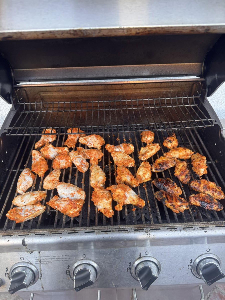 paiid2meme's tweet photo. Imagine being a guy that doesn’t know how to grill for the homies 

Couldn’t be me https://t.co/Be58dcG47Q