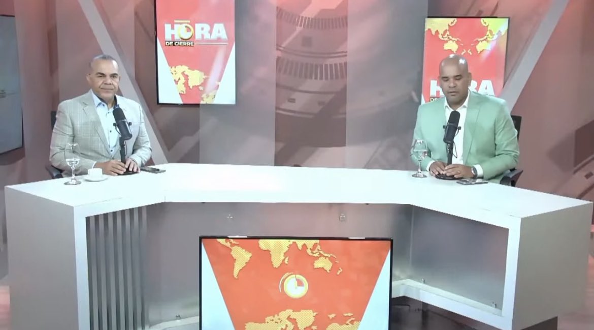 lahoradecierre's tweet photo. 🔴 ¡Estamos en vivo! 📺

#HoraDeCierre, el programa que te conecta con los temas que marcan la agenda nacional e internacional, junto a  Juan Reyes y Miguel Tavárez.

📡 Por Megavisión, canal 2, y nuestras plataformas digitales.
¡Conéctate y mantente informado! 🇩🇴🌎 https://t.co/AlQKo9Tsf8
