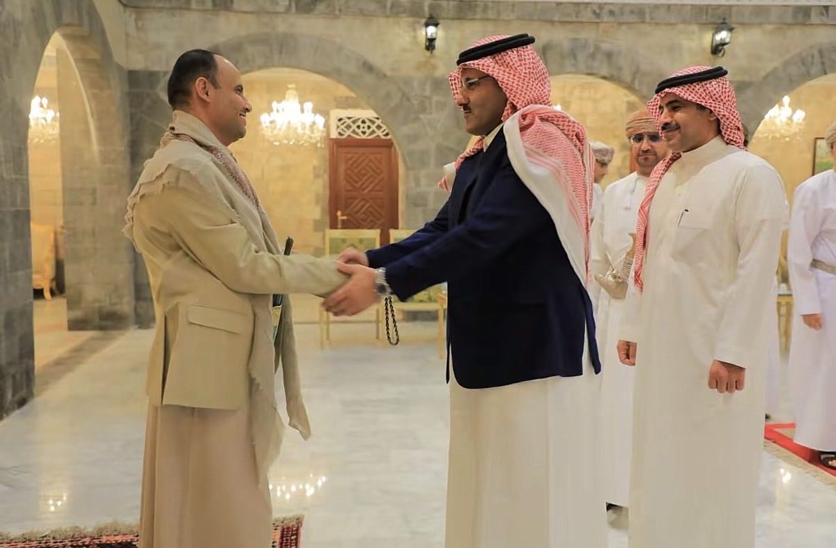 ol3qi's tweet photo. @kSA__2026_ دوله خاضعه يقصفك وتروح تعزيه وتدور عنده واسطات مع الحوثي وبعدين تروح تتهمه وتقلب عليه وبعد شهر ولا شهرين بشوفكم تسلمون عليه خضوععععع ( تحالفات مع أكثر من ٨ دول ليش ولا دوله فزعت لك ؟ لانها تعرف انك خاين . https://t.co/h05pNk8aFf