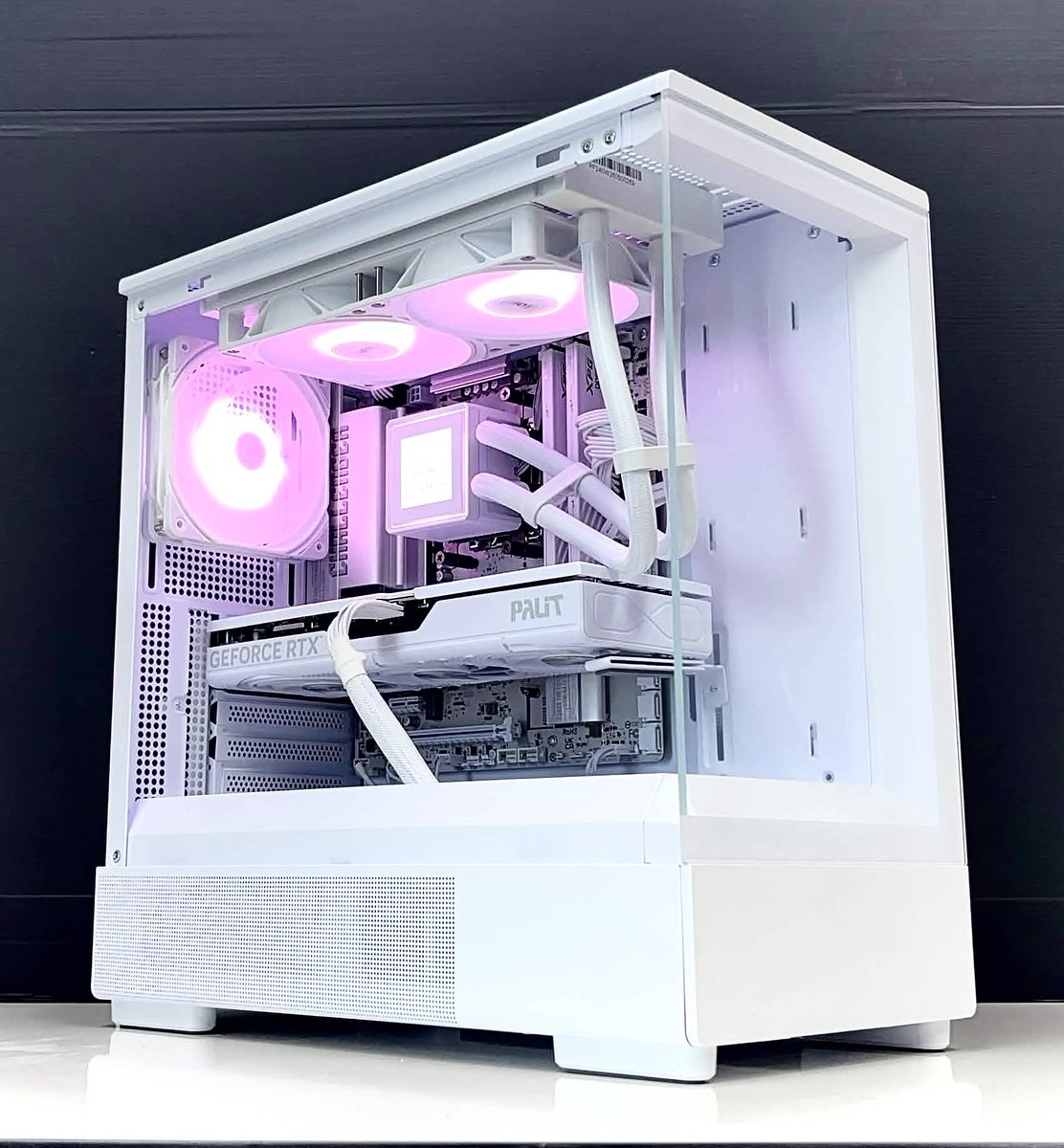 BuildGamingLab's tweet photo. おはようございます☀！
本日は金曜日、組立は9台！
自作PC代行は #ビルラボ へ！ https://t.co/arETSEJuOq