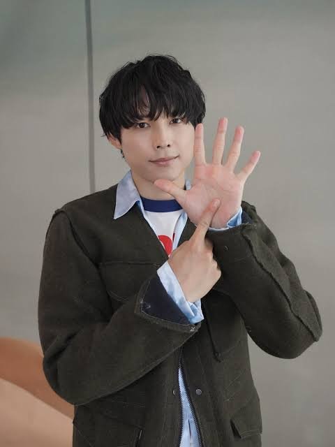 7CATmsgA0K50057's tweet photo. 祝‼️150周年🎉
静岡県の皆様、おめでとうございます👏
たまたまたどり着いた地。
暖かい人達に恵まれ日々感謝しています。
150年前に静岡県と浜松県が合併して現在の静岡県が誕生したと聞きました！
これからもよろしくお願いします✨

#松村北斗
#静岡県
#生誕150周年 https://t.co/6Jj8LyCdir