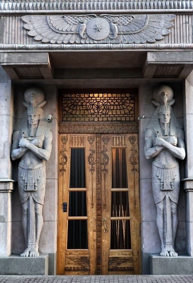 luusssso's tweet photo. We talk a lot about Art Deco architecture on here but not nearly enough about Egyptian Revival https://t.co/8eUcv0Uug3
