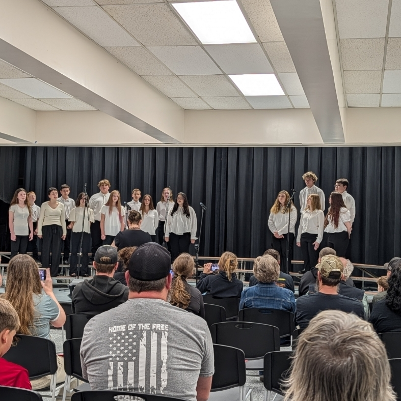 SRV_CUSD_4's tweet photo. Last night we enjoyed a great celebration of our country's 250th anniversary with some patriotic songs from our Junior High and High School Chorus students!
#4teamvalley https://t.co/RhwsEx67DL