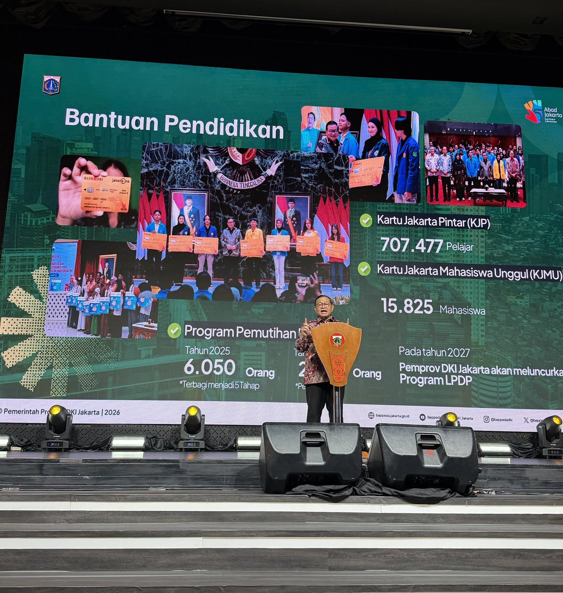 prastow's tweet photo. Kemarin sore, diri ini bergetar. Saya larut dalam haru mendengarkan Pak Gubernur Pramono Anung menghaturkan terima kasih secara khusus kepada para pembayar pajak. Pak Pram melaporkan kinerja Pemprov DKI sebagai pertanggungjawaban atas uang pajak rakyat. Diksi 'melaporkan' sengaja beliau pilih sebagai kesadaran penuh pentingnya membangun transparansi dan komitmen untuk saling percaya. Bahwa uang pajak itu tak muspro. 

Jakarta Contributors Awards adalah cara Pak Pram dan jajaran Pemprov DKI menghargai jerih payah dan dukungan warganya. Modal sosial yang tak boleh disia-siakan. Sesederhana itu. 

Warga Jakarta, izinkan kami terus bekerja melayani. Kerja masih panjang, ini belum apa2. Semoga dengan tangan dingin, cara teknokratik, dan niat tulus Pak Pram - didukung jajaran Balai Kota, Jakarta semakin tertata, aman, nyaman, dan humanis. Jakarta untuk semua. 

Terima kasih warga Jakarta yang telah taat membayar pajak dan turut membangun Jakarta. Anda semua panutan @DKIJakarta 🙏🏻🔥🇮🇩