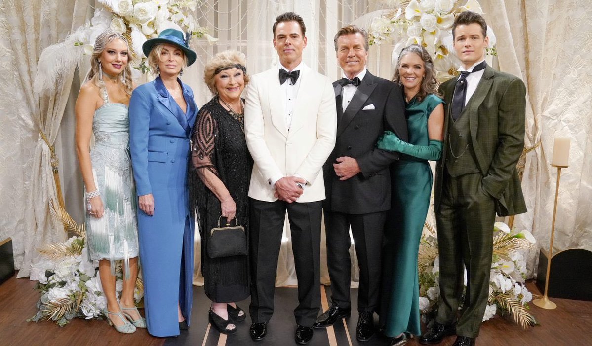 LFDLAYR's tweet photo. Famille Abbott
#YR #LFDLA https://t.co/gYuI4zDYsn