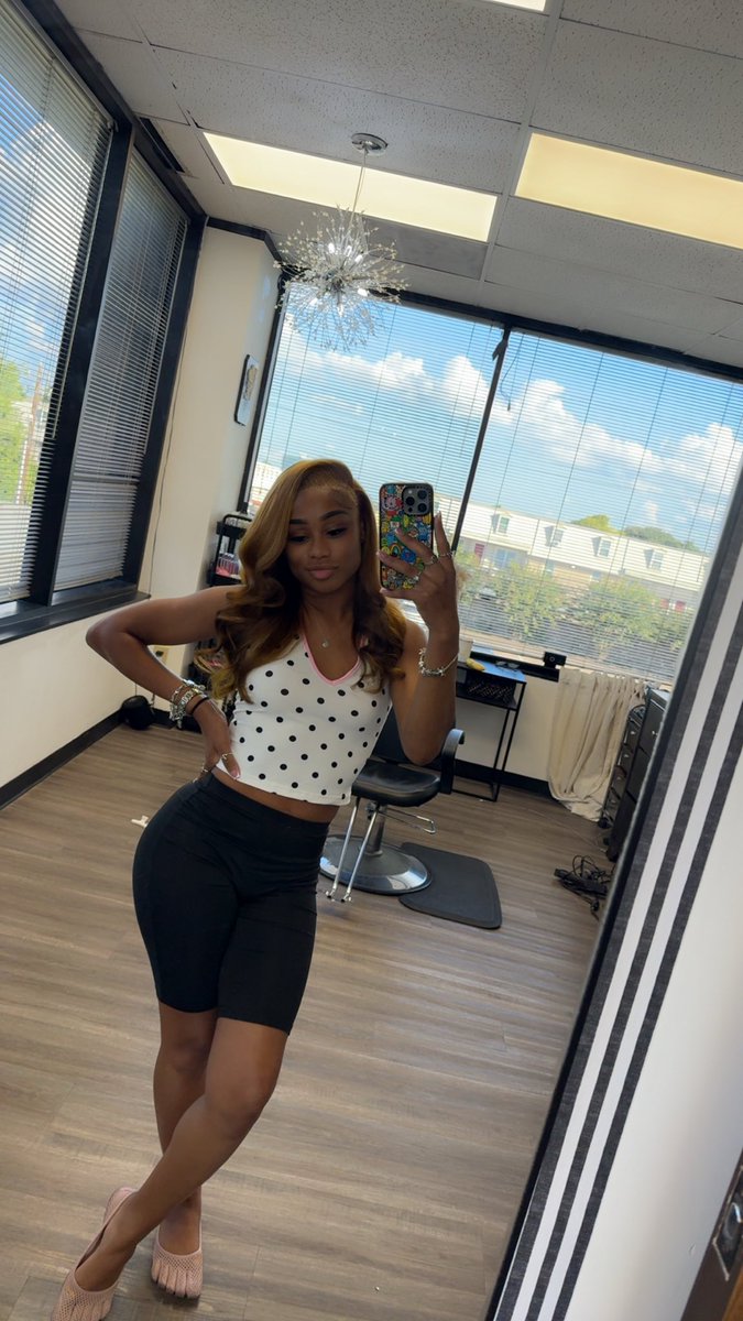 lildesstt's tweet photo. it’s fall right 🍂🥴 https://t.co/FkDZEEalP4