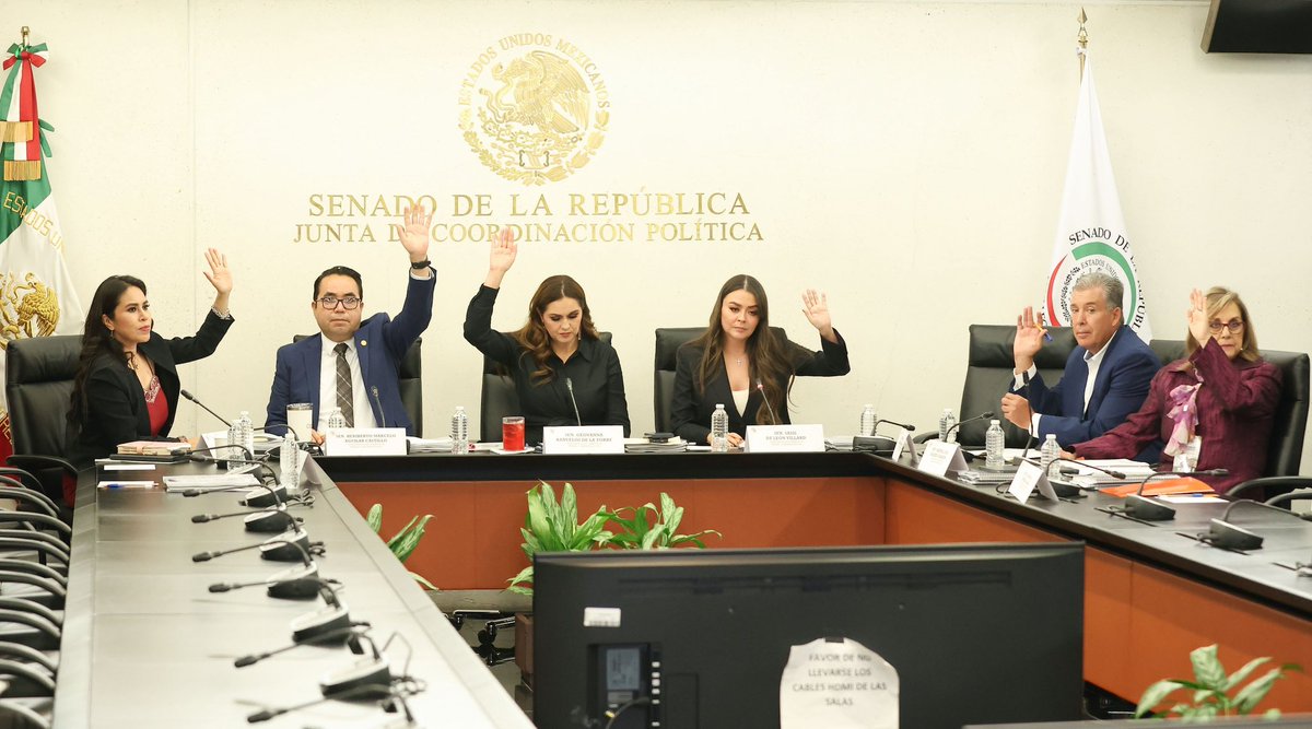 NoticiaCongreso's tweet photo. #TeInformamos| 📰
Comisión de Trabajo del @senadomexicano aprueban derecho a la desconexión digital
➡️https://t.co/ODEKL0o4ND https://t.co/fXWSIQSd4t