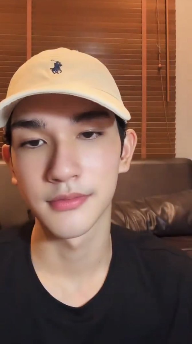 SunLit_GG's tweet photo. #FoolInLoveEP3 #guywasu
เมื่อคืนเอ็นดูน้องกายมาก  แต่ที่ดีใจคือในที่สุดนี่ก็อยู่ทันดูไลฟ์น้องสักที😆   อยากบอกกายว่าการเดบิวบทอิทไม่ง่ายเลยสำหรับมือใหม่  บทที่รู้ว่าต้องรอรับแรงปะทะ และสิ่งอื่นๆที่จะเข้ามาในอนาคต   เท่าที่ดูจนถึงตอนนี้กายทำได้ดีกับบทอิทธิ์นะ  ดูสะอาด สง่า ใส่ บริสุทธิ์  แล้วก็ขอชมการออกเสียงของน้องด้วย มันดูชัดถ้อยชัดคำ  รอจนกว่าจะถึงฉากที่ได้ปล่อยของอีก (มีแน่)   เป็นกำลังใจให้จริงๆคับสุดหล่อของมิ๊   อย่ามาชวนเป็นโพแฟนบ่อย ใจมิ๊ไม่ค่อยดีเพราะนู๋หล่ออ่ะ😂😂