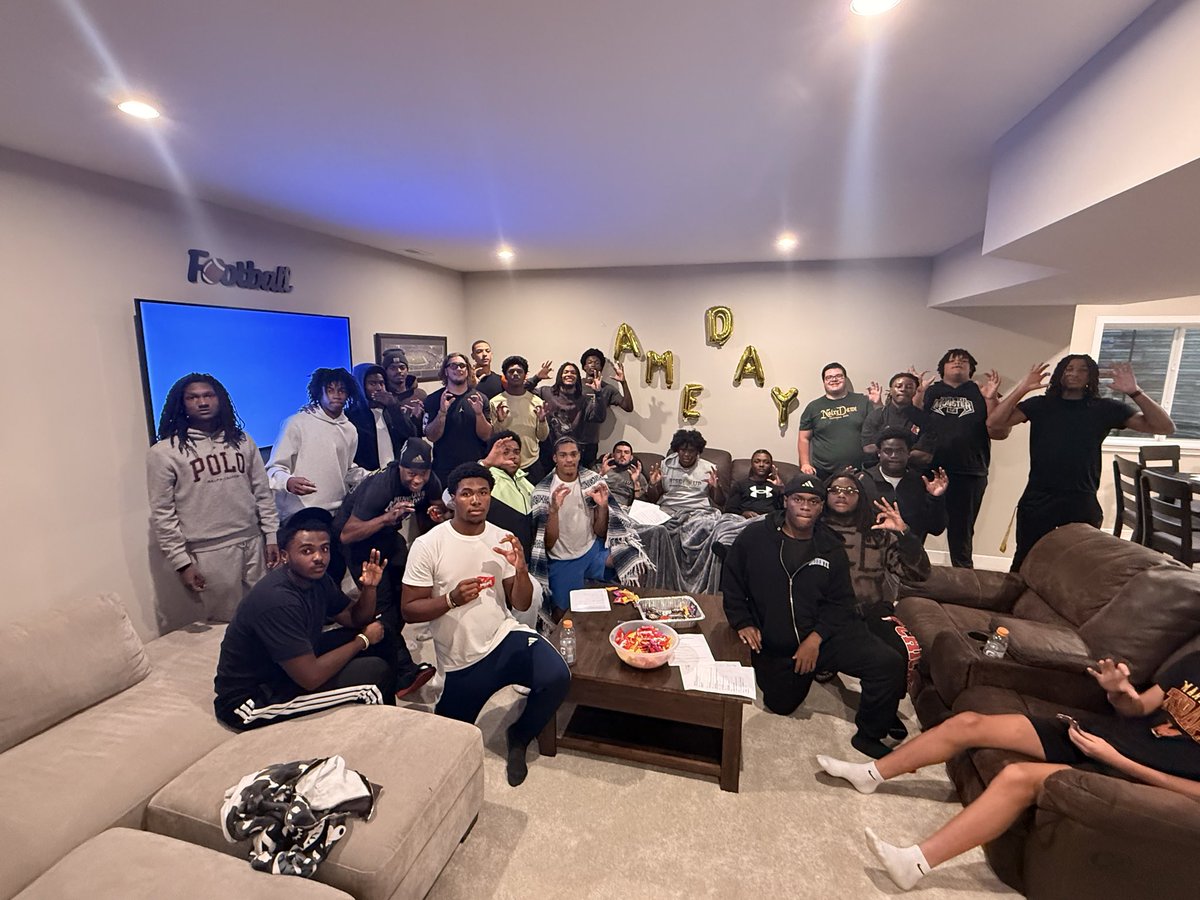 CoachWhitaker1's tweet photo. It was a great night having our senior football players over for fellowship, dinner, and just hanging out together!! #WCFAMILY #BTM @WARRENCENTRALFB https://t.co/lyziu2tfSR
