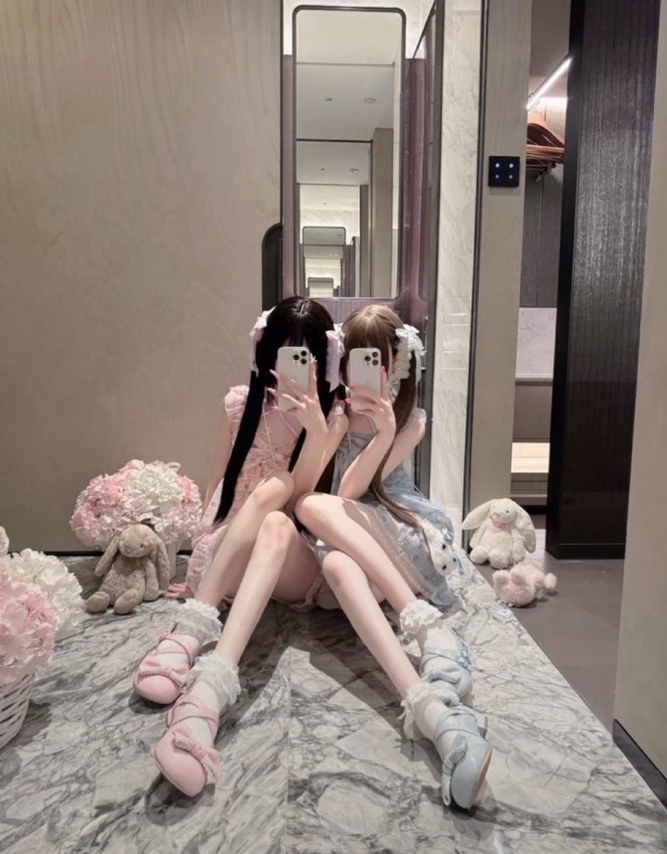 ChampouxDaniel1's tweet photo. 有人想锐评一下我跟闺蜜16岁福嘛 🥹   

看完不许瞎说，赶紧看，我要删了    

流言 7 我真的秒发 呀 https://t.co/JuCugFvaTr