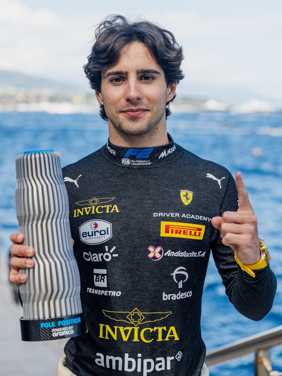 junixrclerc's tweet photo. imaginando já uma foto do carlos sainz e rafa câmara juntos ano que vem bem pai e filho <3 https://t.co/8WiJV0RpF7