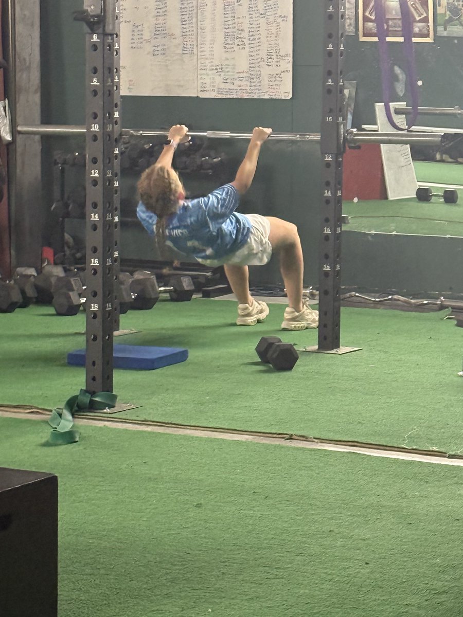 mchevier2030's tweet photo. Getting my sprint form dialed in. Really focusing on using my arms efficiently to generate speed. #inthelab @RMackes https://t.co/zqAIlNy4hn