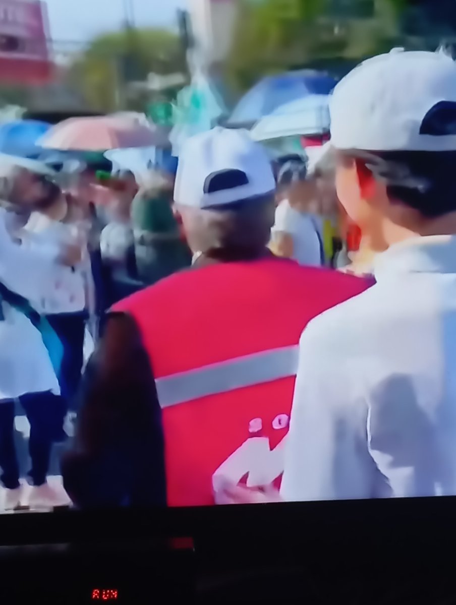 jarochit023's tweet photo. @SomosMxMexico Participante y el joven #GabrielAstorga de @SomosMxMexico en la marcha del #IMSS.
Otra marcha con golpeteo político contra la Presidenta @Claudiashein y la #4T
Otro partido político es el @PTnacionalMX
El jefe "Vinny" d los disidentes quién se roba los insumos del #IMSSBienestar https://t.co/oHuxw6MnmG