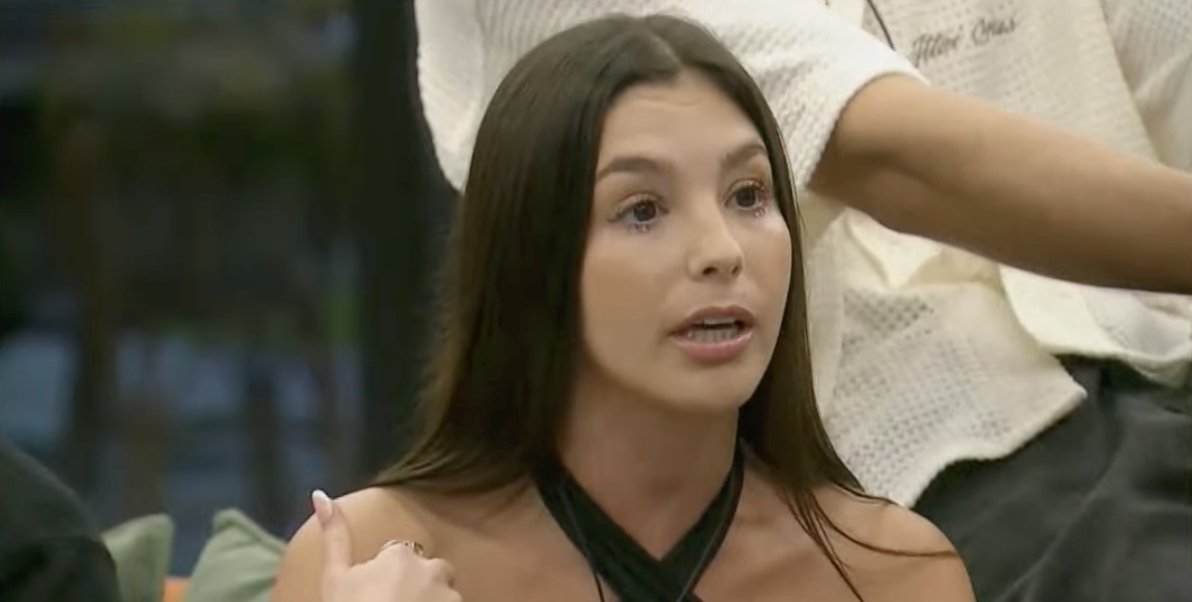 eeemiliano's tweet photo. "Decir que no me da la cabecita es más violento que ir y votar en el confesionario" dice Tai en pleno vivo refiriéndose al escándalo que paso anoche. 
#GranHermanoUY https://t.co/R0muqZrXRF