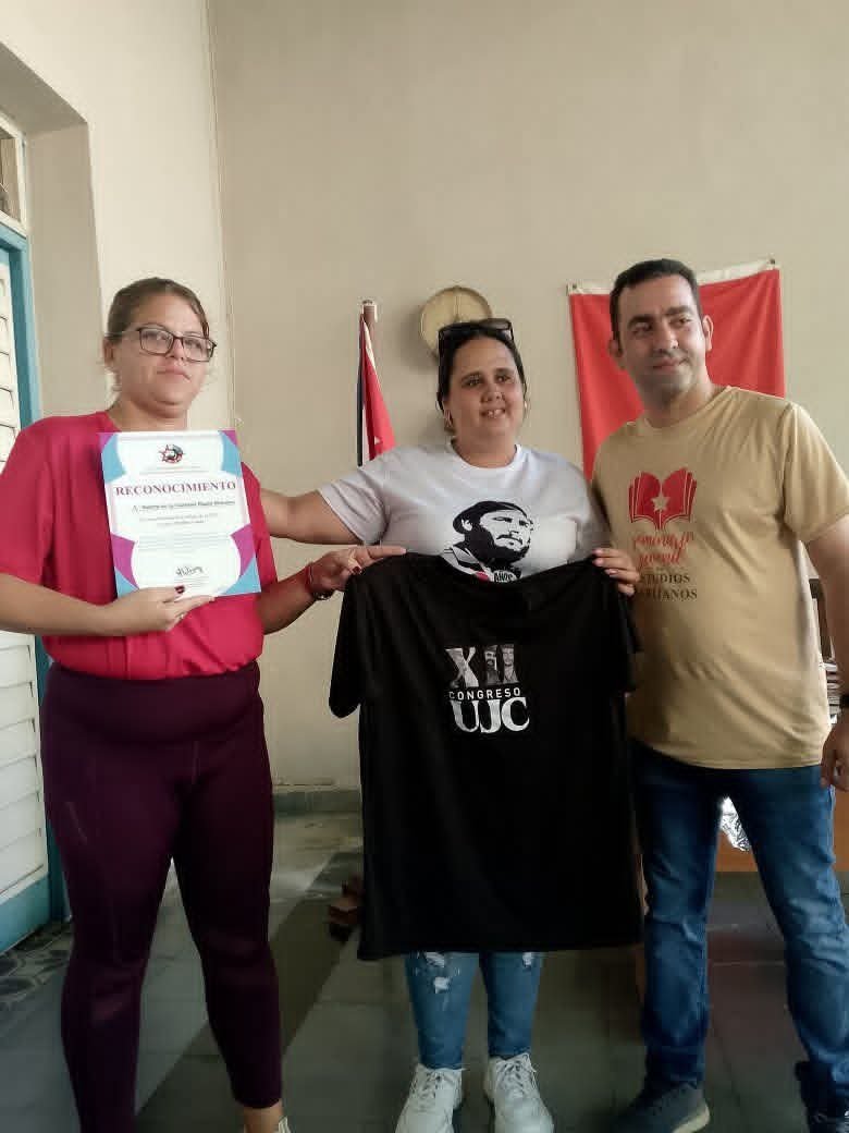 LauraGC97's tweet photo. ❤️🇨🇺 #VillaClaraConTodos ✨️Marcando Putas desde @UJCSaguaLaGrand , compartimos con los cuadros de la organización juvenil y debatimos sobre los pricipales procesos . 
     #UJCdeCuba https://t.co/o4xBApB1U1