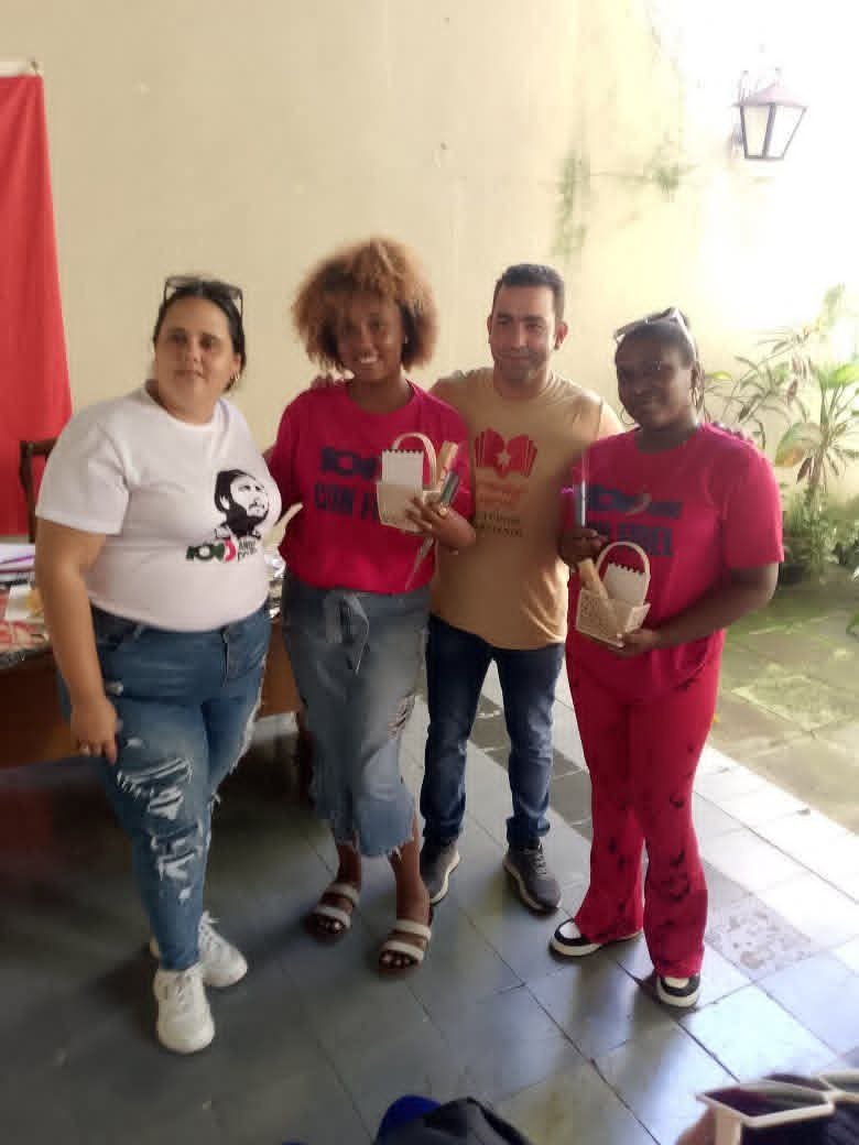 LauraGC97's tweet photo. ❤️🇨🇺 #VillaClaraConTodos ✨️Marcando Putas desde @UJCSaguaLaGrand , compartimos con los cuadros de la organización juvenil y debatimos sobre los pricipales procesos . 
     #UJCdeCuba https://t.co/o4xBApB1U1