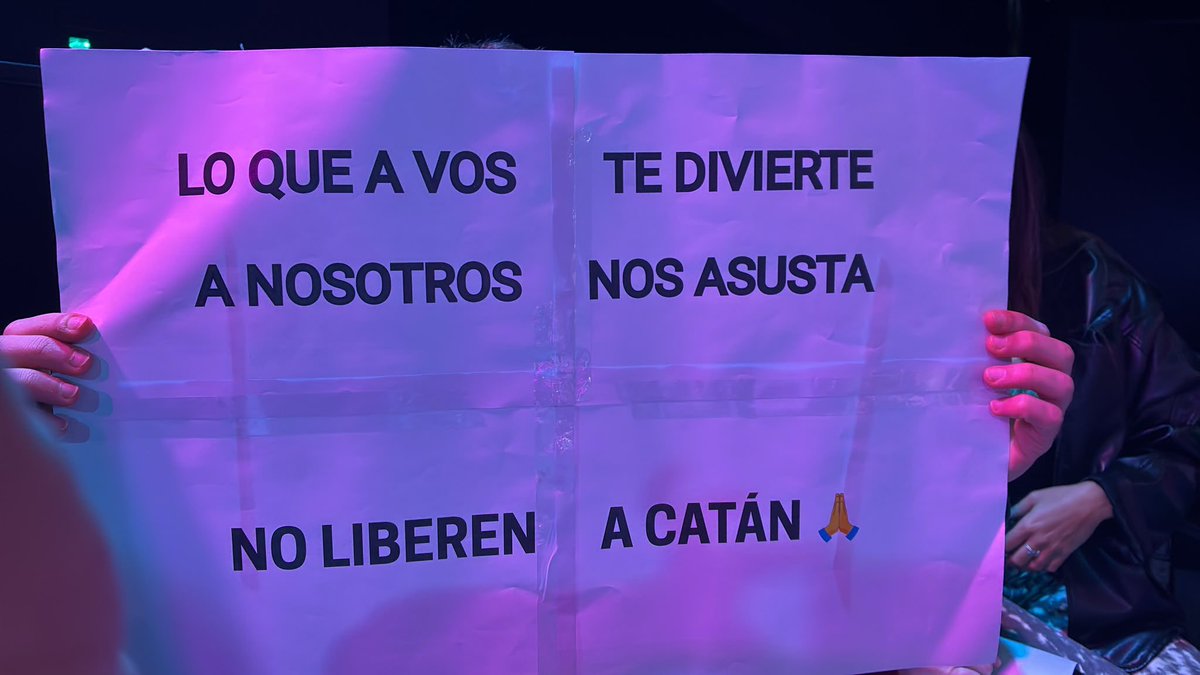 CatanistaXError's tweet photo. Bueno le pegaron un baile al prócer solo queda apelar a mamá Melanie para que no liberen a nuestro pecho paloma #granhermanouy https://t.co/QpvE4S9zRM