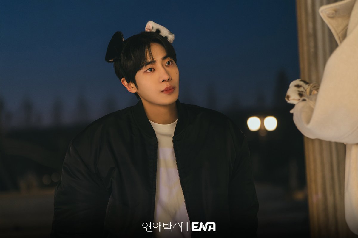 Channel_ENA's tweet photo. #연애박사
거침없는 직진 키스부터 서서히 스며든 설렘 모먼트까지,
연기도 비주얼도 독보적 '로맨틱' 시너지 폭발❤️‍🔥
추영우X김소현 미공개 컷 공개!

💓
사랑이 서툰 두 청춘의 맵고, 쓰고, 달콤한 로맨스

ENA 〈연애박사〉
[월화] 밤 10시 방송

#ENA #연애박사 #BetweenSteps #추영우 #김소현 https://t.co/K9k1PrWZlp