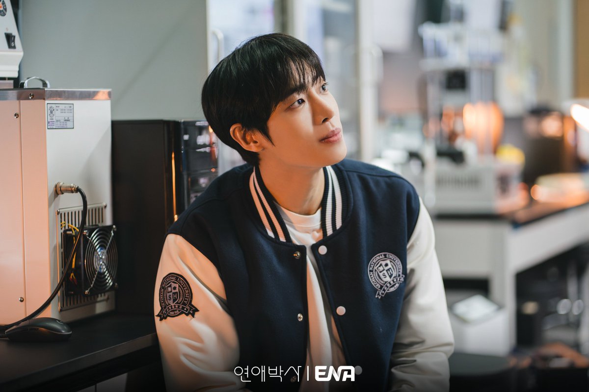 Channel_ENA's tweet photo. #연애박사
거침없는 직진 키스부터 서서히 스며든 설렘 모먼트까지,
연기도 비주얼도 독보적 '로맨틱' 시너지 폭발❤️‍🔥
추영우X김소현 미공개 컷 공개!

💓
사랑이 서툰 두 청춘의 맵고, 쓰고, 달콤한 로맨스

ENA 〈연애박사〉
[월화] 밤 10시 방송

#ENA #연애박사 #BetweenSteps #추영우 #김소현 https://t.co/BccagjcVMC