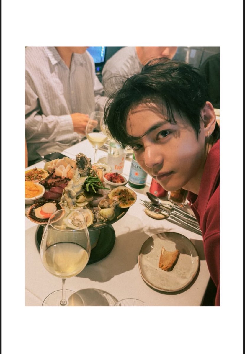 pgjjkv's tweet photo. Bogum le da un like a Tae:
Automáticamente JK:
Presumiendo a su novio. https://t.co/R4u1syBcuC