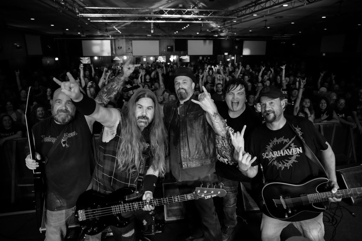 noxpressmx's tweet photo. @Symetriaband  suelta el EP All or Nothing por #CurtainCallRecords. 10 años de hard rock/metal y siguen sin frenos. “The Game”, “XIII” y el título track ya están fuera.
#Symetria #HardRock #Metal @RockRagePromo https://t.co/T6LBEPBvO9