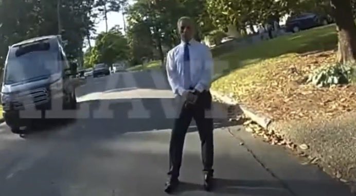 _Jamie_W_'s tweet photo. Brian Steel was standing there like Michael Myers 😭😭 he plays no games when it comes to Jeffery Lamar Williams!!! https://t.co/yk9t2O1uDm