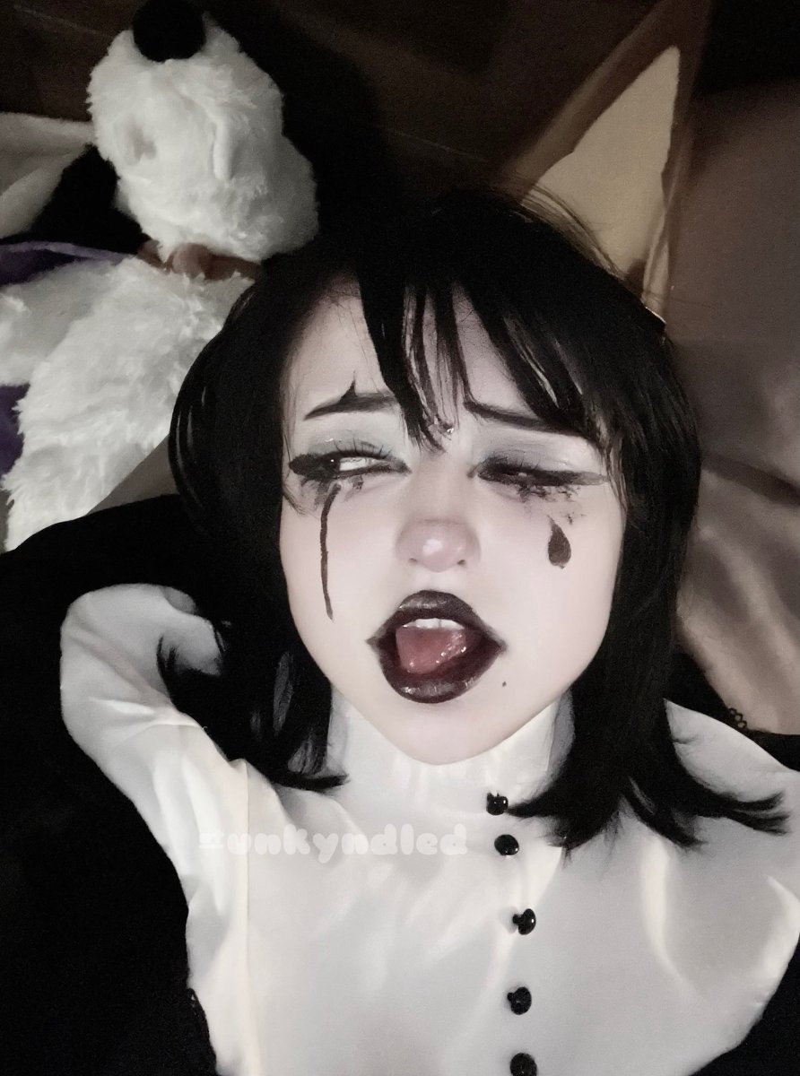 unkyndled's tweet photo. Pierrot https://t.co/IoGV0NoB5d