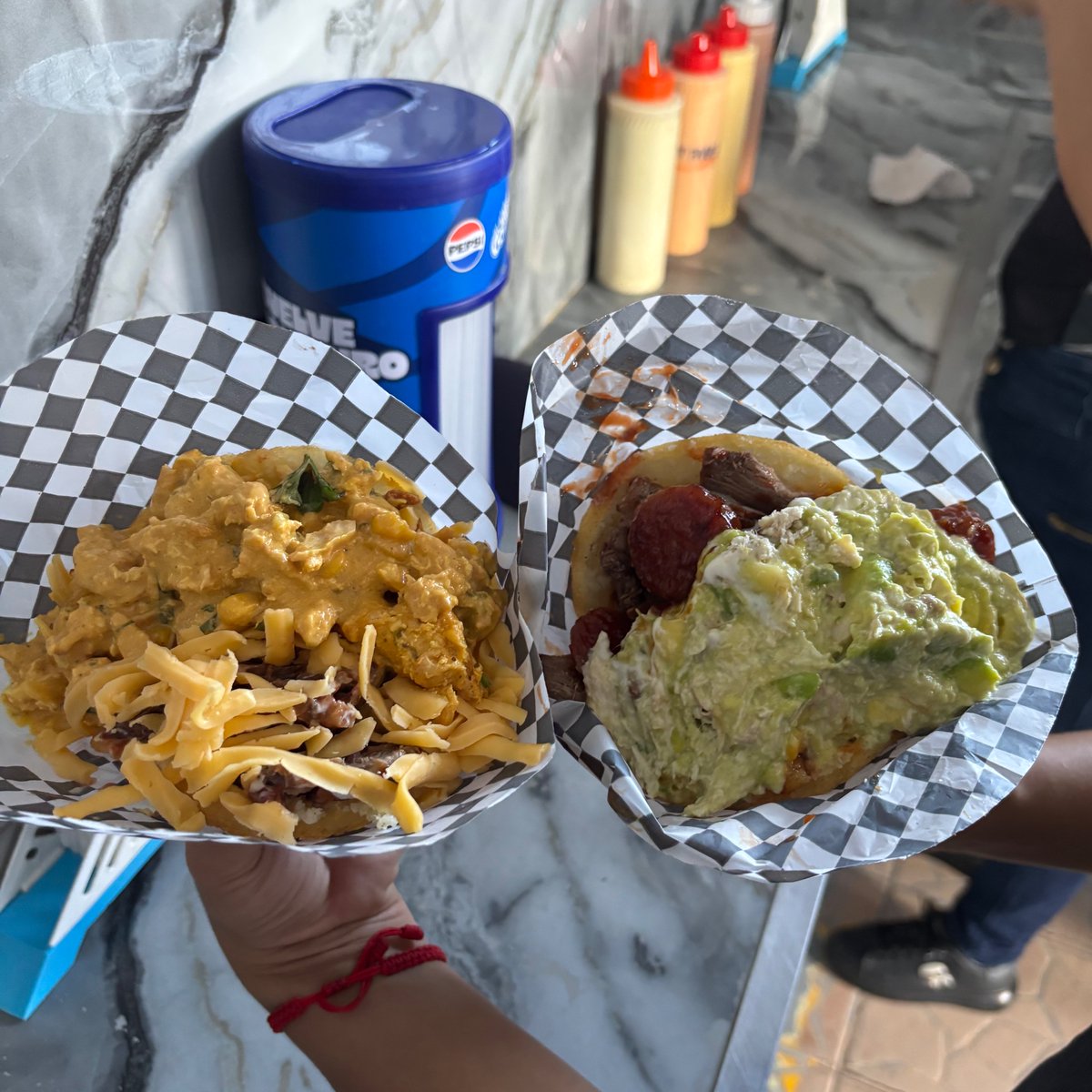 MeilingU's tweet photo. Para los que todavía debaten si la arepa es colombiana o venezolana... la respuesta está en esta foto. 
Fin del comunicado 🇻🇪🇻🇪🤫 https://t.co/ayTx80b4vZ