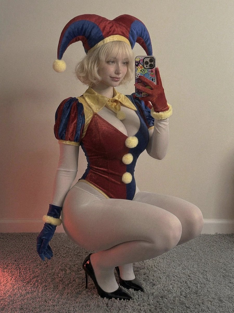 xau_exe's tweet photo. petition to be ur gf, sign below https://t.co/WFSr2O52dG