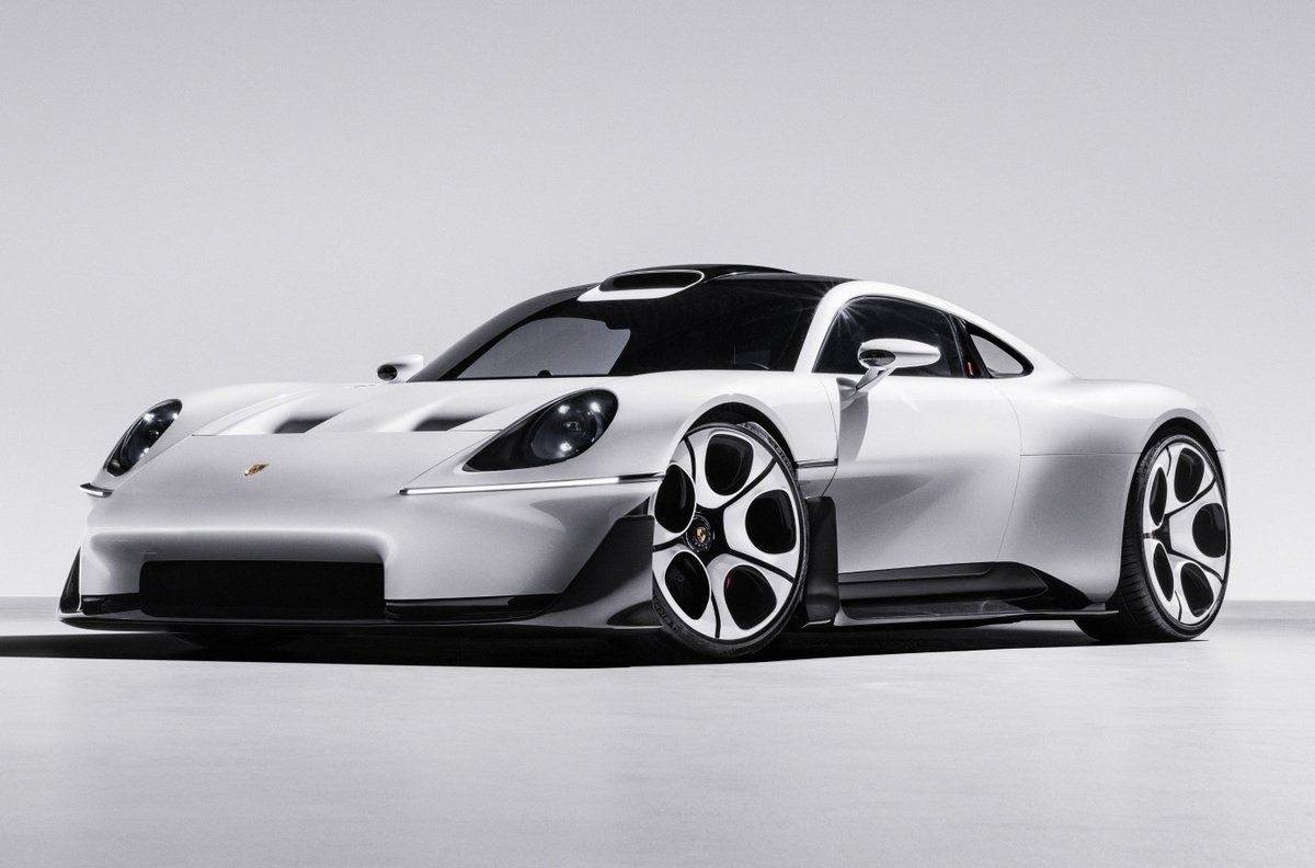 MotorOctane's tweet photo. There's A New Porsche In Town!

👉🏻 All-new Porsche Mission S revealed
👉🏻 Previews Porsche's next design identity
👉🏻 Previews the development of a new mid-engined super sports car platform
👉🏻 Porsche is planning a permanently-available super sports model, positioned above the 911! https://t.co/xDoLDlQdvO