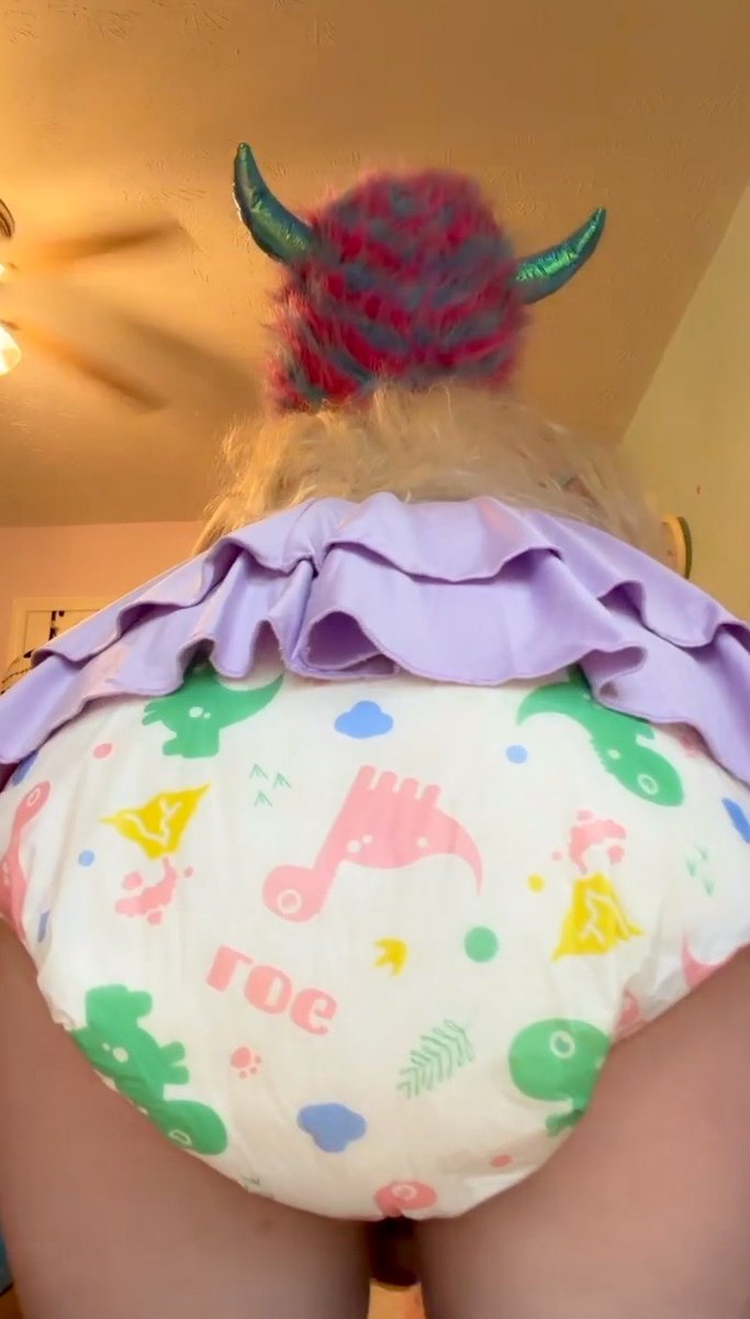 p0ttyprincess's tweet photo. Daddy's lil pee-monster 🦖🩷 https://t.co/fzAcQIOwxN