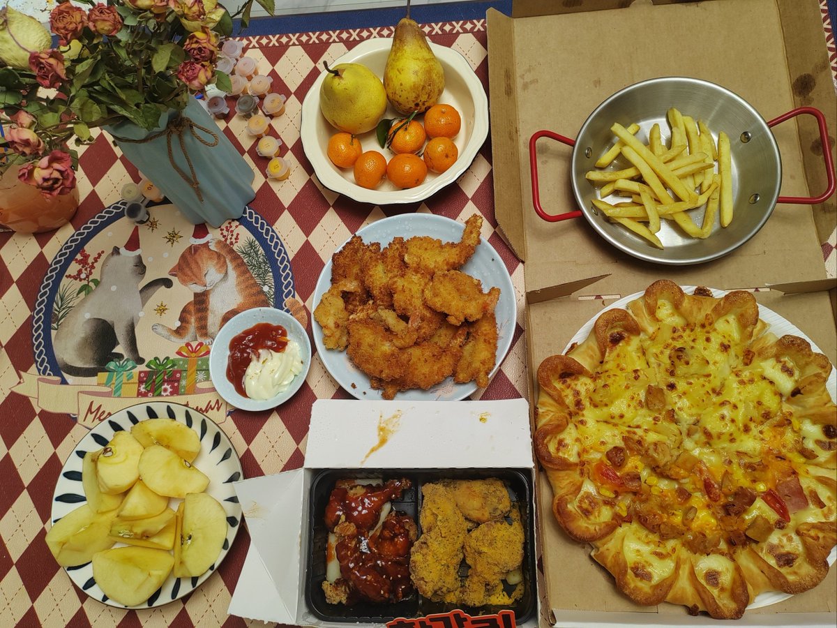 pvcaca's tweet photo. Cozy Sunday: homemade pasta on the table, my kid’s messy crayon art taped to the fridge, and dad’s silly dance off in the living room. Perfect little pieces of home.， https://t.co/qIk2bVGVsQ