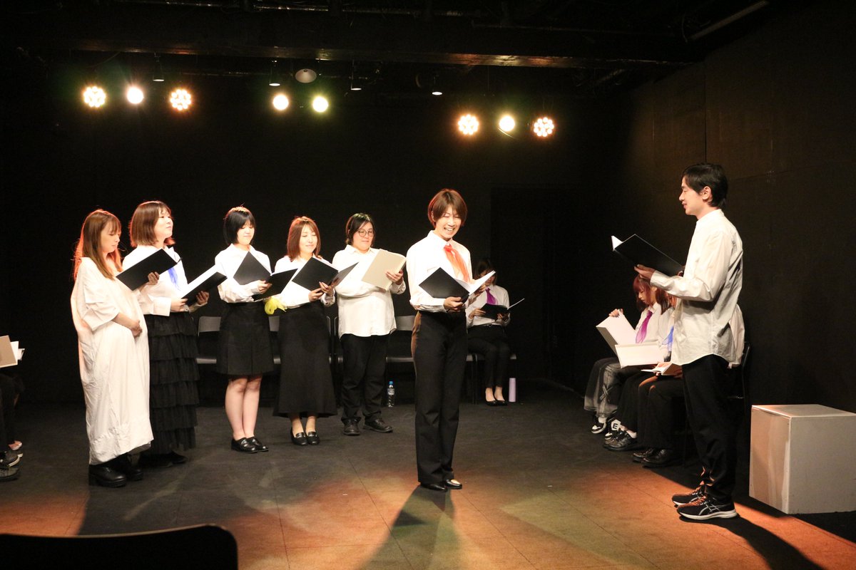 malibustage's tweet photo. ＃遥か2026
昨日はMOONのゲネを行ってきました。

代役もおりましたが音響も照明も入って
前回の通し稽古から格段に良くなりました！

MOONの方がテンポと気持ちの圧力でシーンを積みあげっていき、EARTHの方が繊細に輪をつくりながら積み上げていってる感じ。

2チーム異なる作品に仕上がったと思います。
MOONが1時間46分、EARTHが1時間50分予定。

いよいよ本日開幕。
もはや、朗読劇という枠を少し超えて、通常の舞台に近い迫力ある作品、心に響く作品をお届けできる思います！
ぜひ今週末はご来場、ご視聴をお楽しみください。
EARTHのNarrAさんがゲネ写真を撮ってくれたので、チラ見せします。
https://t.co/hJLX8QtBMB