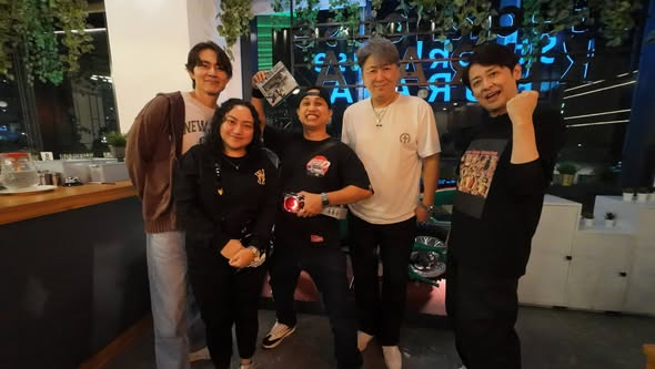 jayrogo1980's tweet photo. Here in Kurata Steakhouse in Paranaque, Thank you Leader of Sentai Heroes with Daisuke Shima (Liveman) and Kenta Satou (Turbo Ranger) will Grateful in Our Manila Sanjo (マニラ参上)! #KamenRiderBlack #TestuoKurata #Philippines #Liveman #TurboRanger 🇯🇵🇵🇭 https://t.co/i95tPjERqm