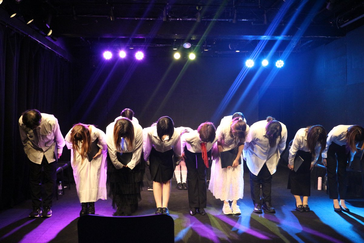 malibustage's tweet photo. ＃遥か2026
昨日はMOONのゲネを行ってきました。

代役もおりましたが音響も照明も入って
前回の通し稽古から格段に良くなりました！

MOONの方がテンポと気持ちの圧力でシーンを積みあげっていき、EARTHの方が繊細に輪をつくりながら積み上げていってる感じ。

2チーム異なる作品に仕上がったと思います。
MOONが1時間46分、EARTHが1時間50分予定。

いよいよ本日開幕。
もはや、朗読劇という枠を少し超えて、通常の舞台に近い迫力ある作品、心に響く作品をお届けできる思います！
ぜひ今週末はご来場、ご視聴をお楽しみください。
EARTHのNarrAさんがゲネ写真を撮ってくれたので、チラ見せします。
https://t.co/hJLX8QtBMB