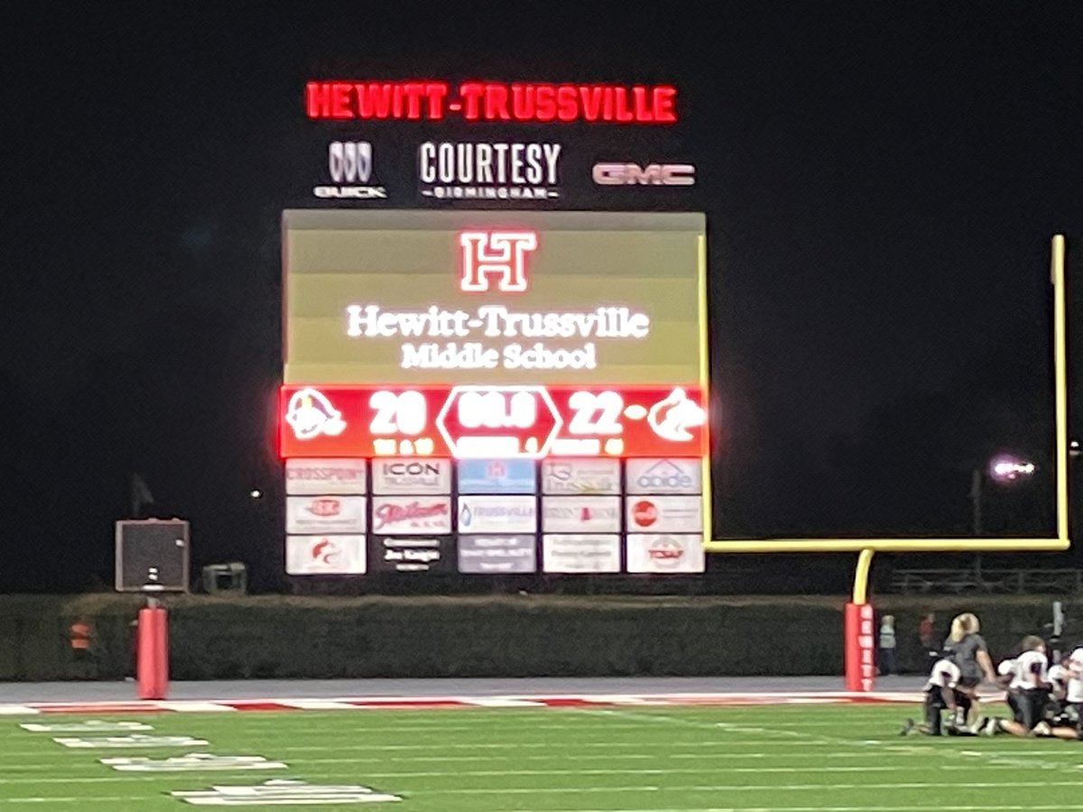 HallTechSports1's tweet photo. 📍8th Grade Metro Championship Game
@BucsFootball @HuskyFast 

Final
Bumpus 20
Hewitt-Trussville 22

Wow! Instant Classic…..great game from both & congrats to @HuskyFast 🏆

🎥 🔜 

#AlabamaTop4 @FieldView_1