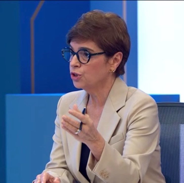 Flavio22Insider's tweet photo. Renata: "O senhor é a favor da redução da maioridade penal?"

Lula: "A sociedade brasileira inteira é favorável à redução da maioridade penal [16 anos] para qualquer crime hediondo. https://t.co/XBUGPsq3eC