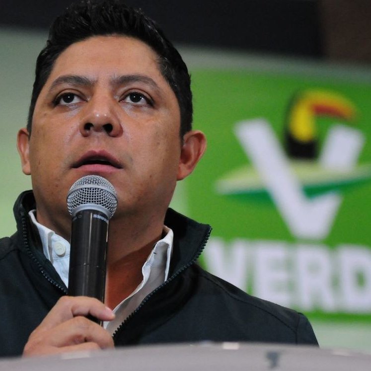OSWALDORIOSM's tweet photo. ¿Gallardo candidato en 2027?

El gobernador de #SLP @RGC_Mx anuncia que "de una u otra manera" estará en la boleta.

NO. NO PUEDE.

El cargo al que aspira es a diputado federal, pero únicamente puede ser por vía PLURINOMINAL.

La Constitución PROHÍBE que sea candidato de mayoría.

Deberá pedir licencia 90 días antes de la elección, eso es el 8 de marzo de 2027.

Un gobernador ya lo hizo antes: @cuauhtemocb10.