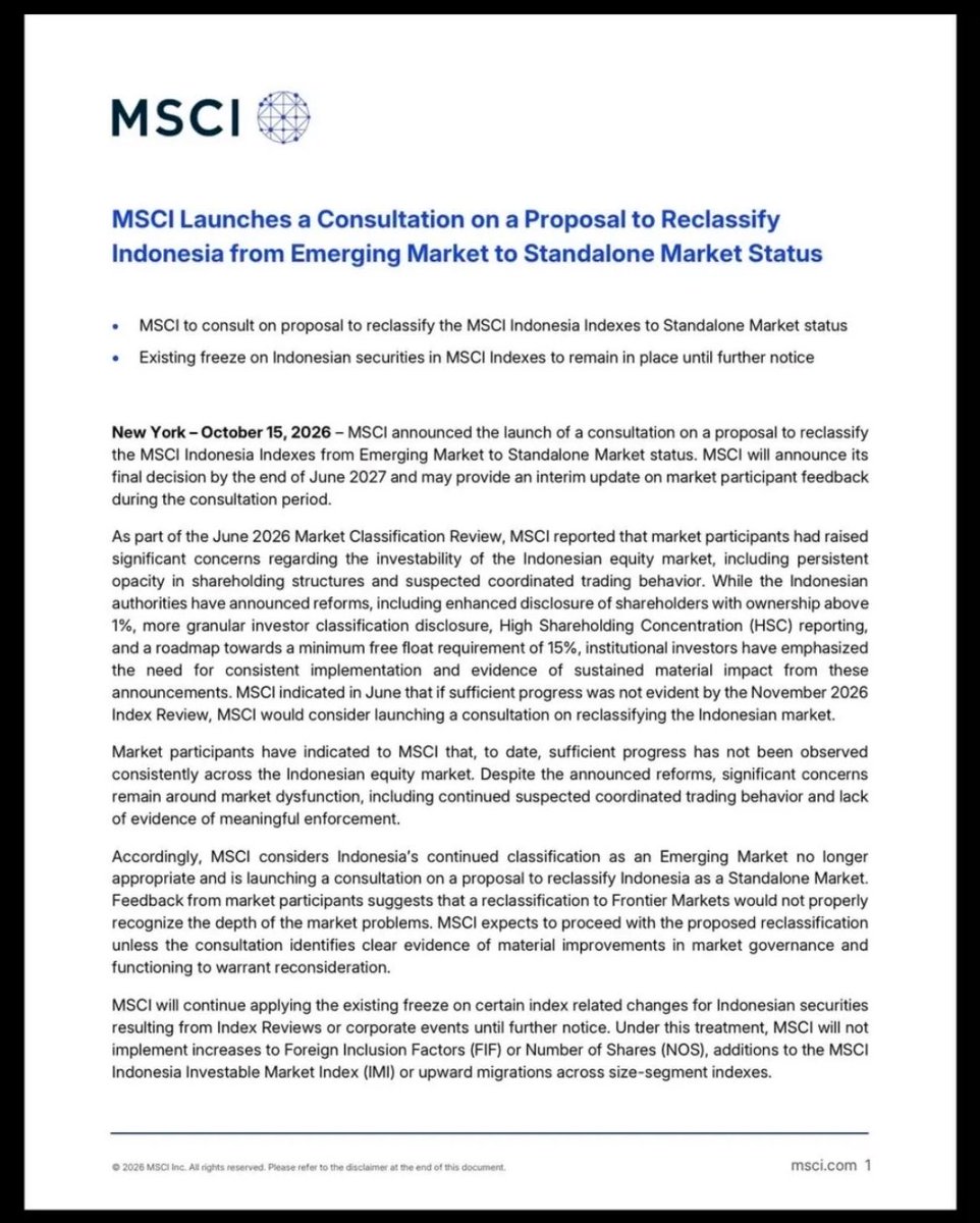 sibambaang's tweet photo. INFO A1

Tak Lagi Layak Sebagai Emerging Market, MSCI Buka Opsi Downgrade Indonesia ke Standalone Market!

MSCI mengajukan proposal untuk memindahkan status IHSG Indonesia dari EM ke Standalone Market status, keputusan akhir nanti pada Juni 2027.

Analoginya: ada santri yang kakinya kena kurap, nah dia kamarnya dipisah sama santri lain termasuk tempat nyuci baju dan mandi. Supaya gak nularin yang lain. Kalau gak sembuh paling dibuang ke pesantren lain atau dipulangin. Wkwk

Dari yang awalnya 9 ribuan sekarang 5 ribuan, pasar saham apaan dah itu.

Buat yang mau nyalahin asing, introspeksi!

Ini jelas alasannya karena saham Indonesia terlalu banyak gorengan. 

Saham ga jelas tiba-tiba ARA berjilid dan kebanyakan pelaku pasar malah ikut tepuk tangan liat kelakuan begitu.

Bahkan kemarin masih ada yang bela para manipulator harga saham itu. 

Katanya tanpa mereka harga saham bakal gitu-gitu aja.