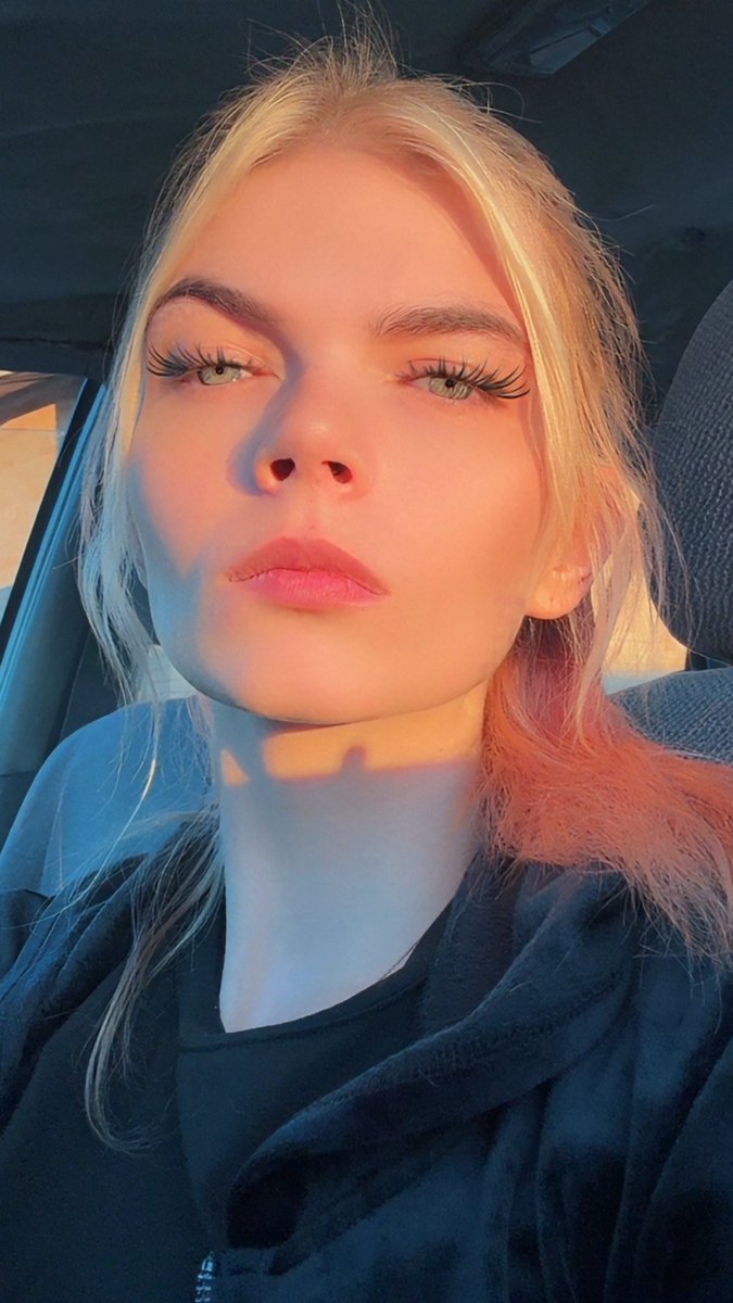 all4mariahh's tweet photo. I got diagnosed with beautiful princess disorder https://t.co/tod53z6bOl