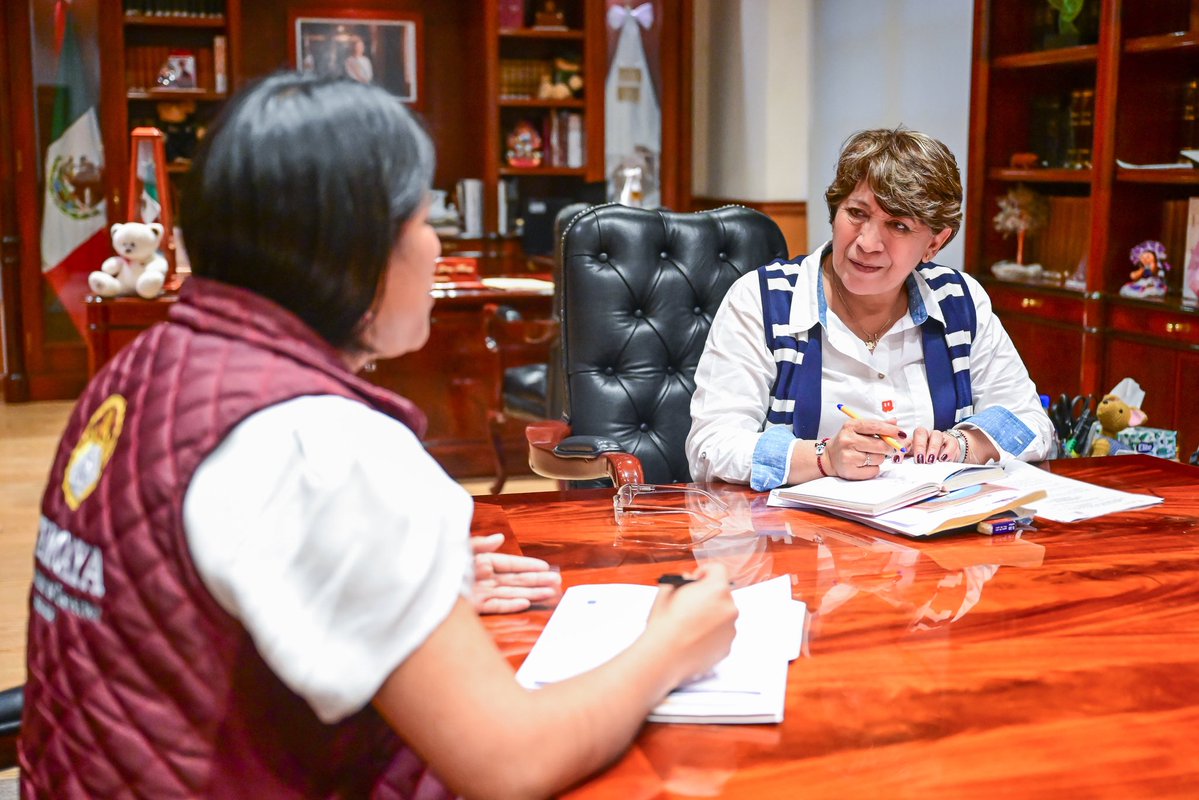delfinagomeza's tweet photo. ¡Trabajamos por la transformación en cada municipio del #EdoMéx!
En Palacio de Gobierno recibí a Berenice Carrillo, Presidenta Municipal de #Temoaya, y a César López Sánchez, Director de Obras Públicas, para seguir coordinando acciones que nos permitan mejorar la calidad de vida de las y los mexiquenses de este municipio.
#ElPoderDeServir