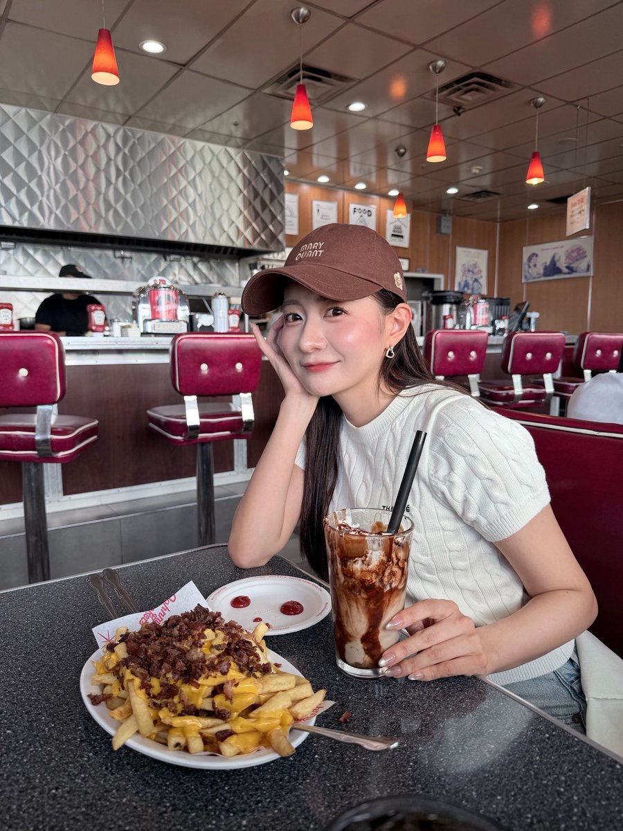 SAKURAG_Mirei's tweet photo. おはようございます🇺🇸🍟

今日も幸せな1日になりますように！ https://t.co/dKmKm6zekj