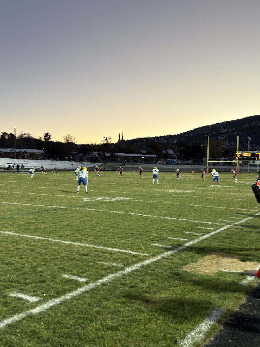 CoachAndersonMT's tweet photo. Beautiful evening for Thursday night lights at Vigilante Stadium! Helena High taking on Big Sky! Excited to be out watching future Diggs get after it! ⚒🏈 @MonTechFootball @CoachKyleSamson https://t.co/K8O2jpYOMw