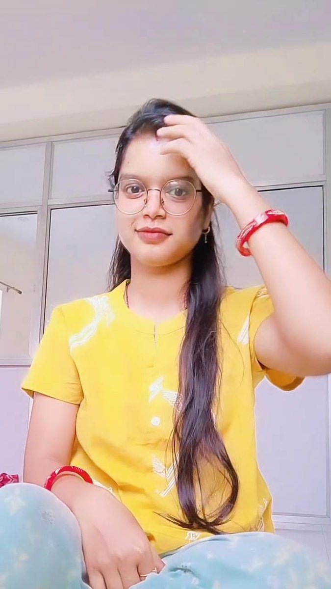 Sandhya3in's tweet photo. Kya aap mere se dosti kroge ? 
Dosti krne ke liye paise hona jaruri hai kya ? https://t.co/KbQ1JNyFUq