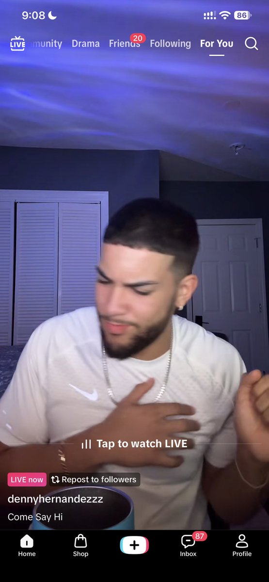 angelwwritten's tweet photo. @Shynax_ GIRL HAHDHA I JS OPENED MY TIKTOK and the first one i saw was him https://t.co/oAVJKO1473