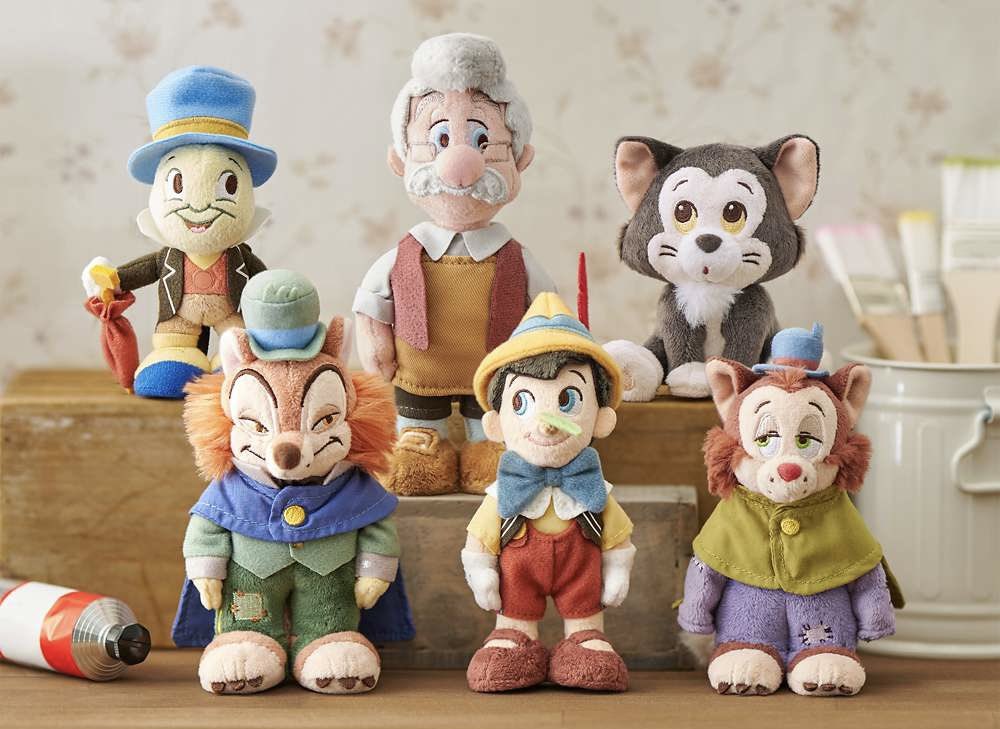 tdr_doria's tweet photo. 【ディズニーストア】
10月20日より、『ピノキオ』からレトロ感漂う絶妙なカラーリングのぬいぐるみシリーズ「Disney stanDs(ディズニースタンディーズ)」が販売されます。

https://t.co/ywPQNc47Rt
#ディズニーストア #Disney https://t.co/aTsoUzPB5R