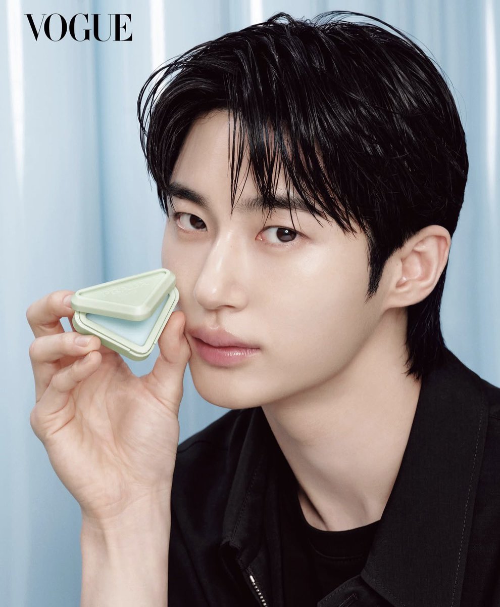 dolgolaeui's tweet photo. Byeon Woo Seok #byeonwooseok #변우석 #recordofyouth #moonshine #20thcenturygirl #stronggirlnamsoon #perfectcrown #flowercrewjoseonmarriageagency #searchwww #lovelyrunner You can also follow Woo Seok’s official IG account - byeonwooseok https://t.co/9uEmWtTybU